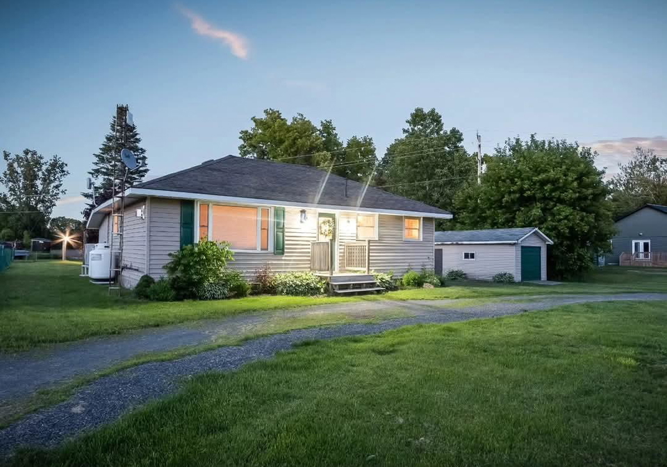 1805-county-road-10-prince-edward-county-ontario-x12373944