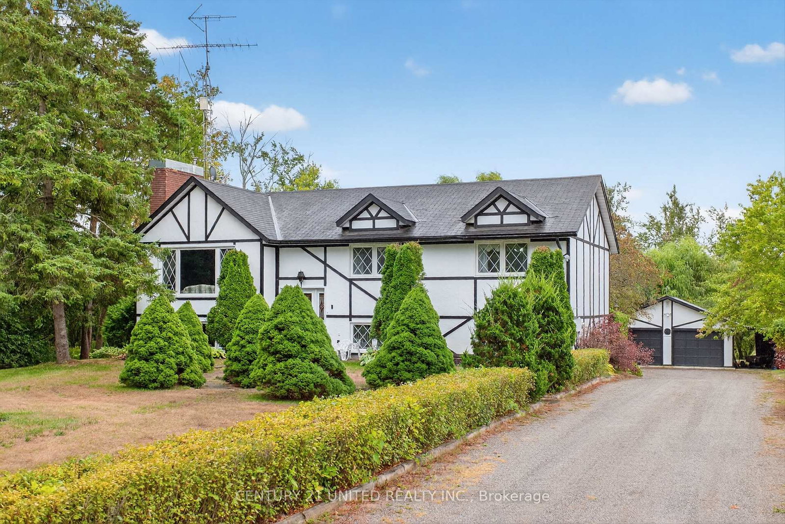 1243-seventh-line-selwyn-ontario-x12374391