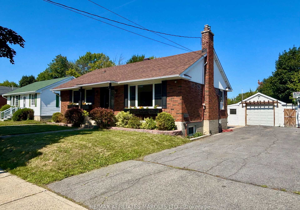 1005-leonard-avenue-cornwall-ontario-x12377244