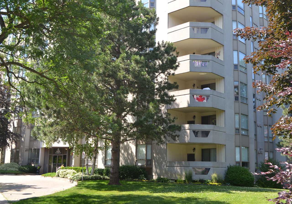 8-village-green-boulevard-hamilton-ontario-x12378331
