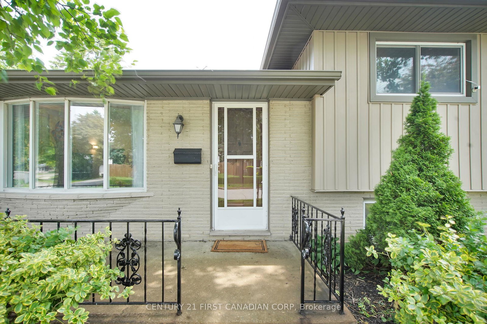 1-buchan-road-london-east-ontario-x12379588