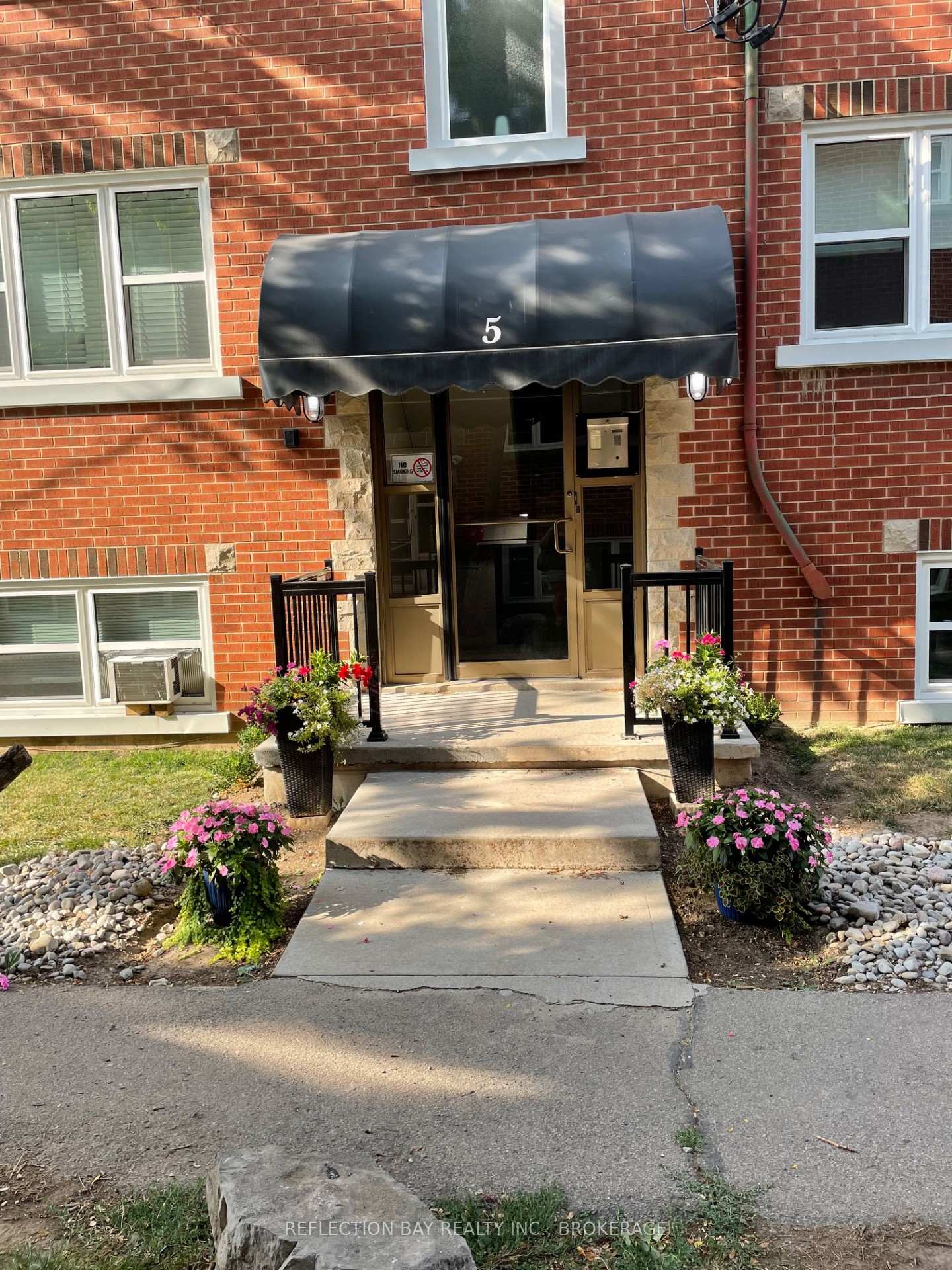 5-applewood-avenue-hamilton-ontario-x12379971