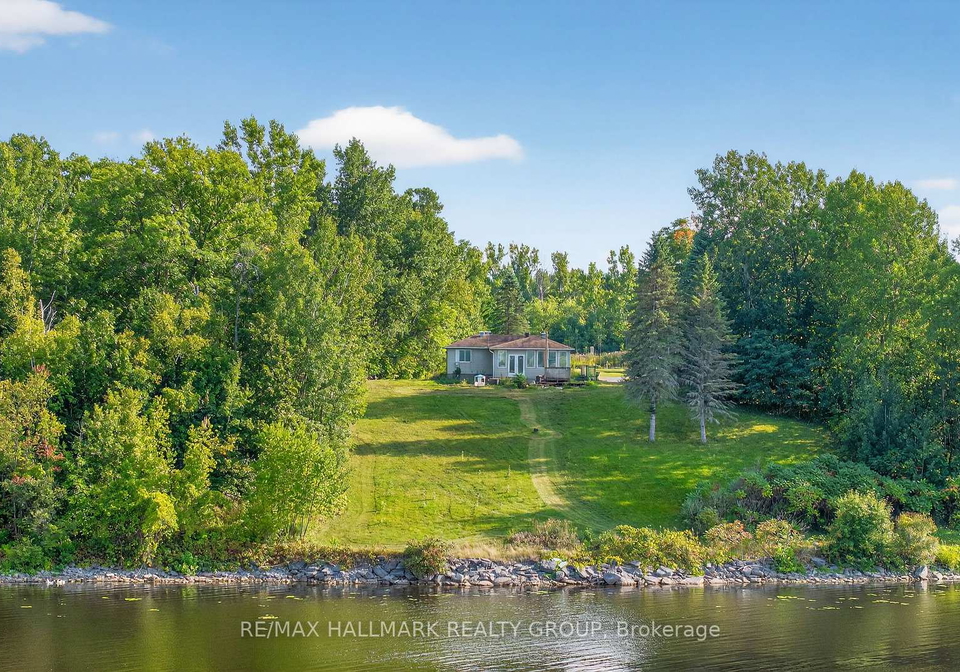 3855-old-highway-17-clarence-rockland-ontario-x12380559