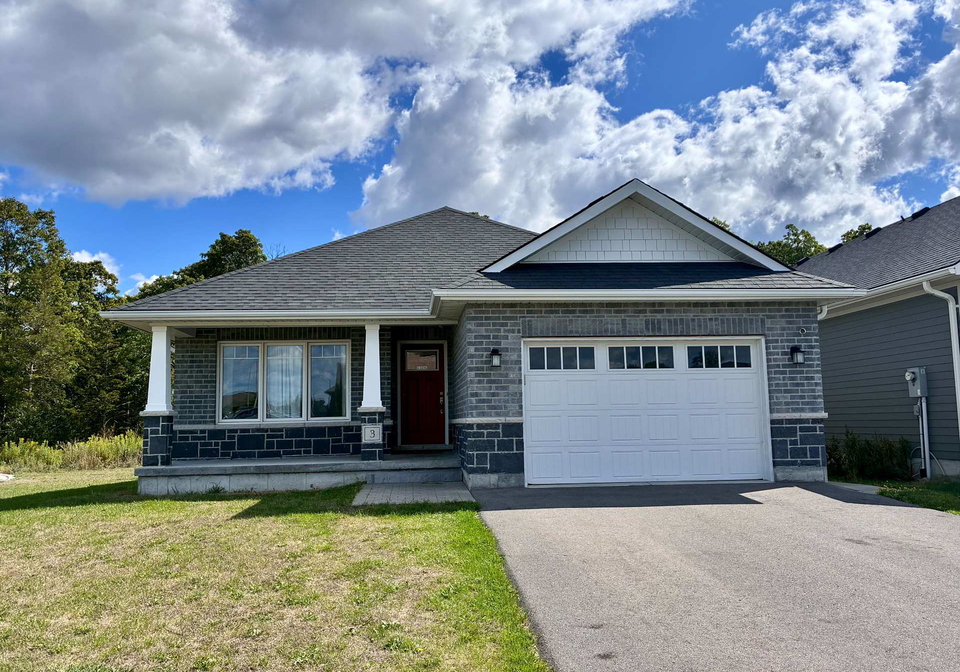3-mercedes-drive-belleville-ontario-x12380848