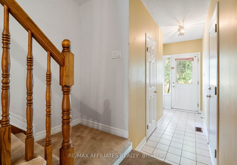 35-locheland-crescent-ottawa-ontario-x12381046