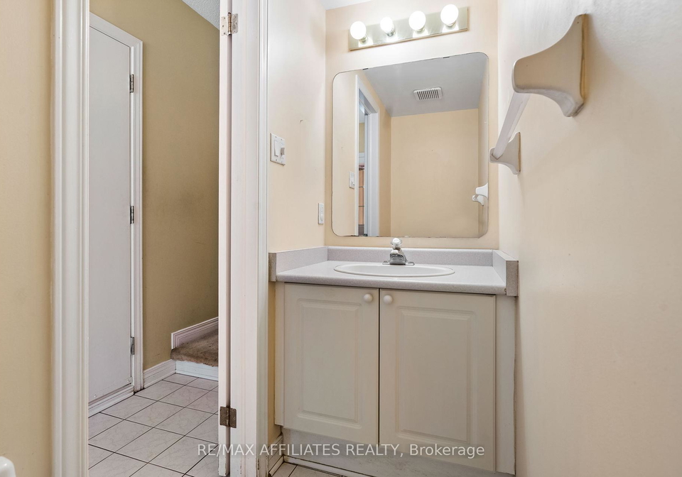 35-locheland-crescent-ottawa-ontario-x12381046