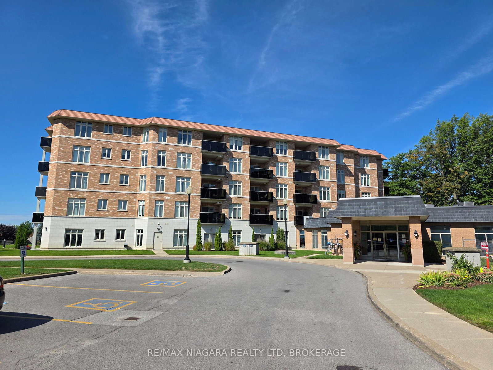 8111-forest-glen-drive-niagara-falls-ontario-x12381340
