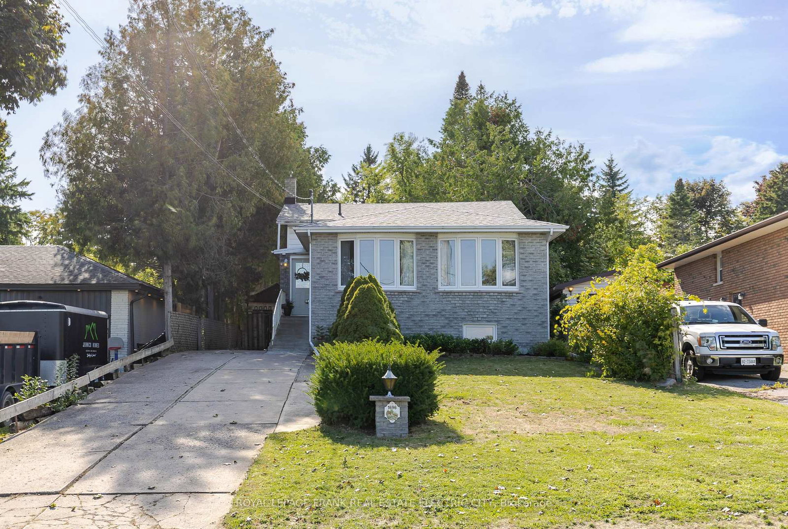 1696-applewood-crescent-peterborough-ontario-x12381730