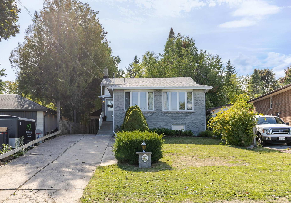 1696-applewood-crescent-peterborough-ontario-x12381730