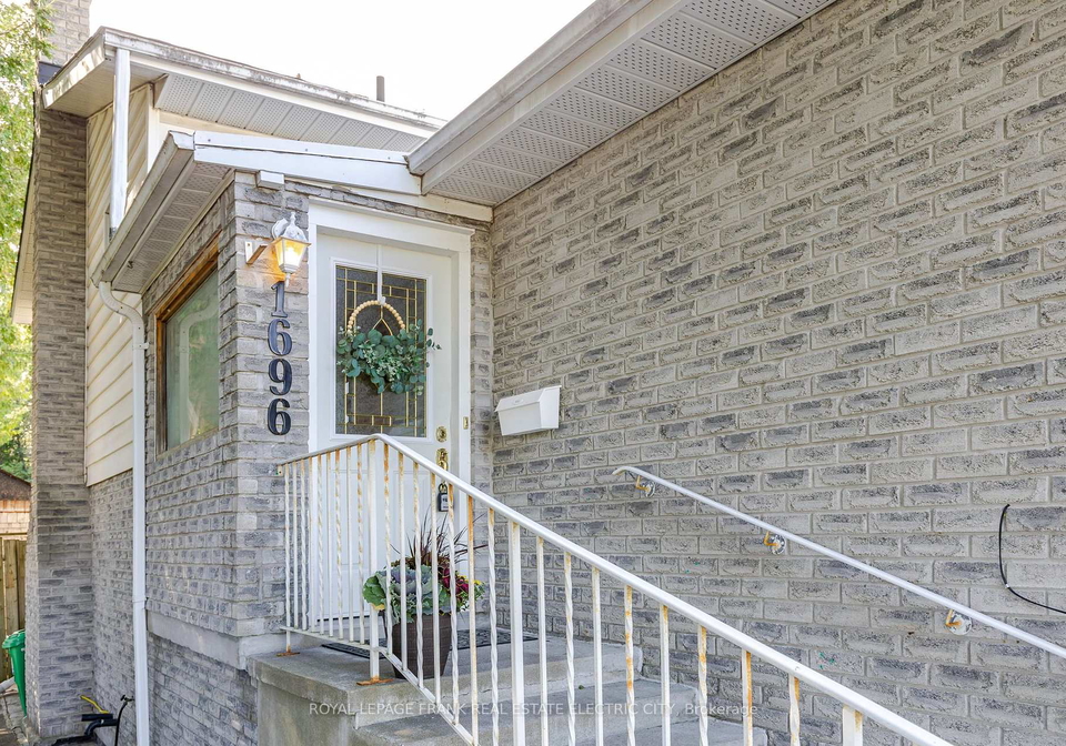 1696-applewood-crescent-peterborough-ontario-x12381730