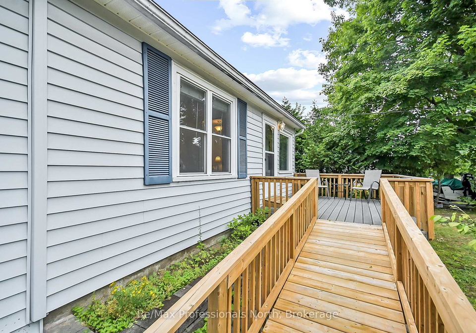 655-mary-street-n-gravenhurst-ontario-x12383068