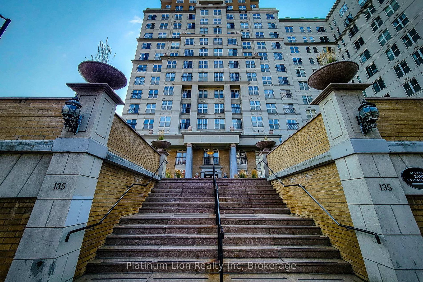 135-james-street-s-hamilton-ontario-x12383430