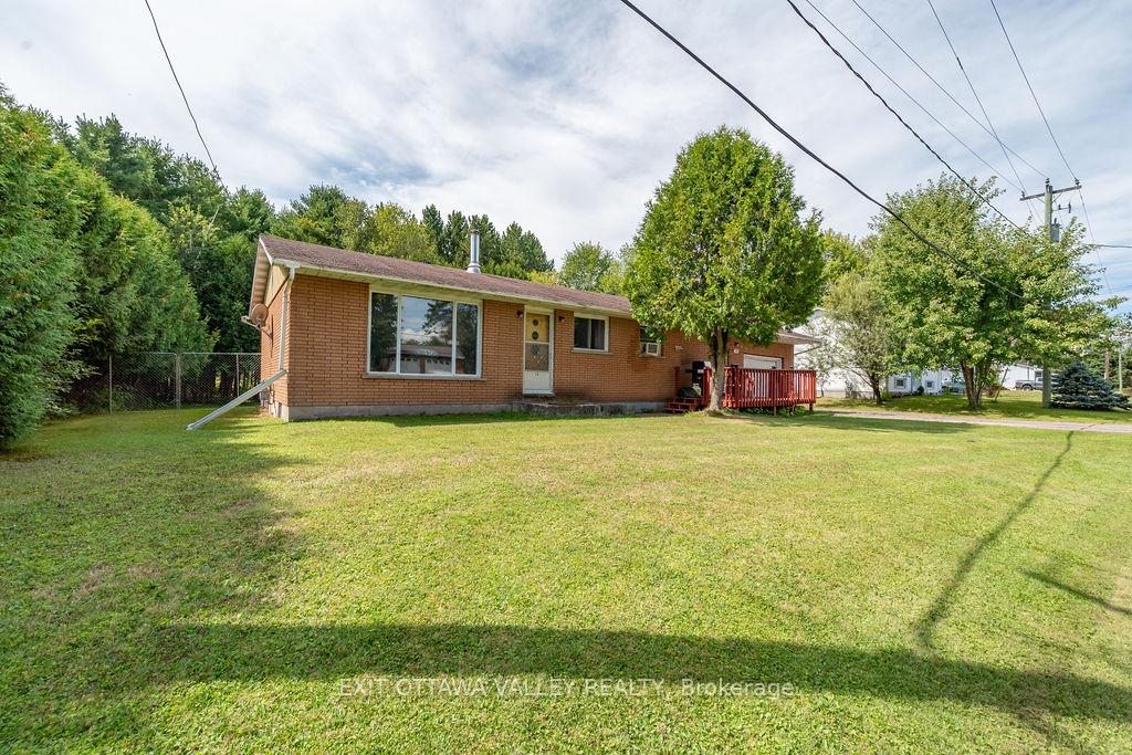 19-ottawa-street-laurentian-hills-ontario-x12384046