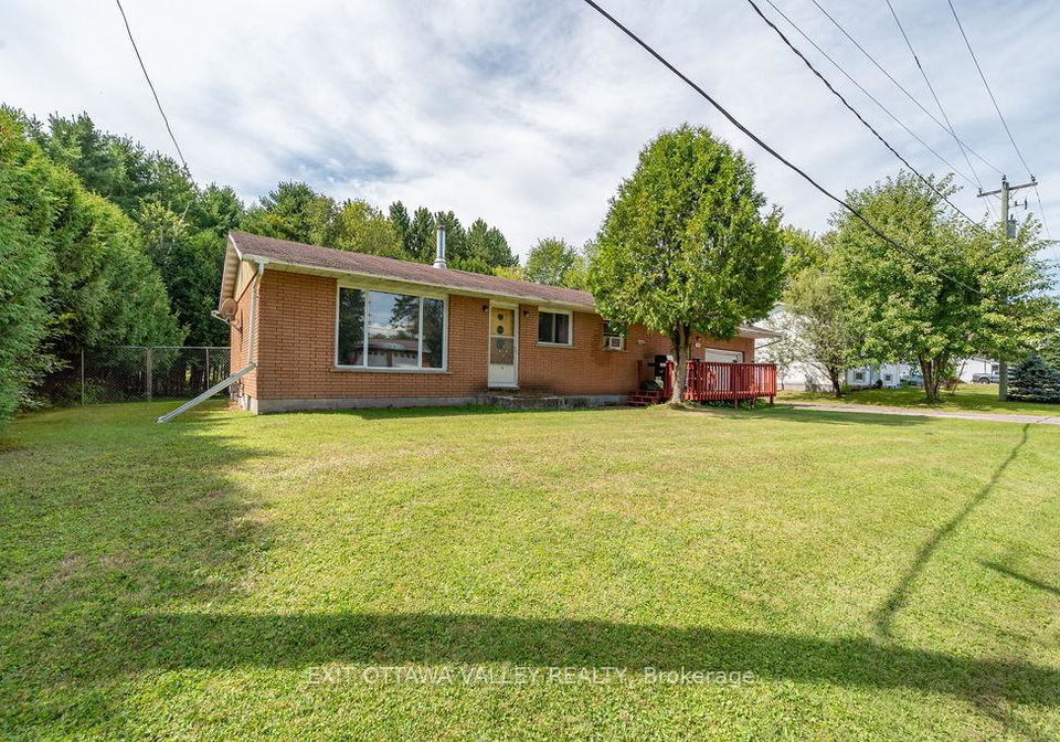 19-ottawa-street-laurentian-hills-ontario-x12384046