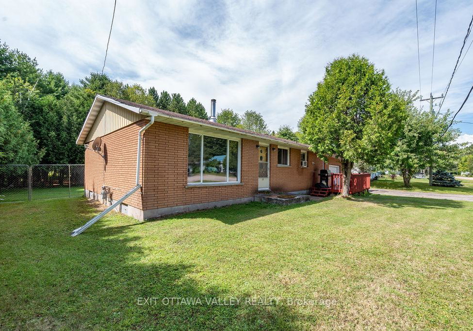19-ottawa-street-laurentian-hills-ontario-x12384046