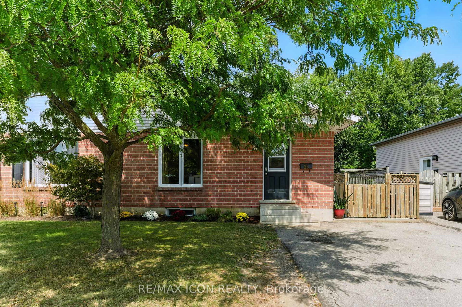 16-ivy-crescent-brant-ontario-x12384081