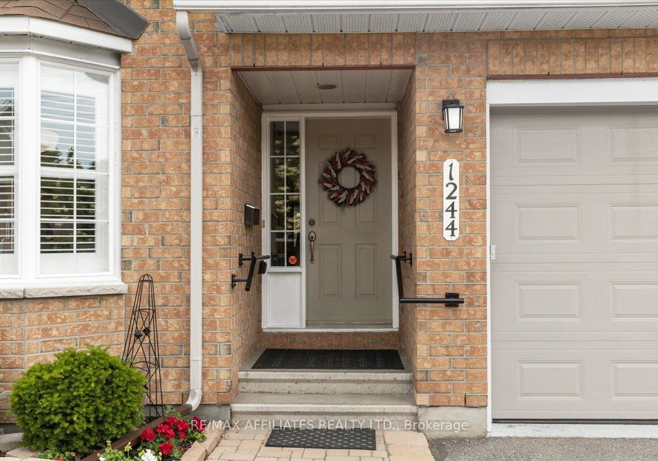 1244-foxborough-private-e-ottawa-ontario-x12384104