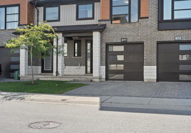 west-village-square-london-north-ontario-x12384670