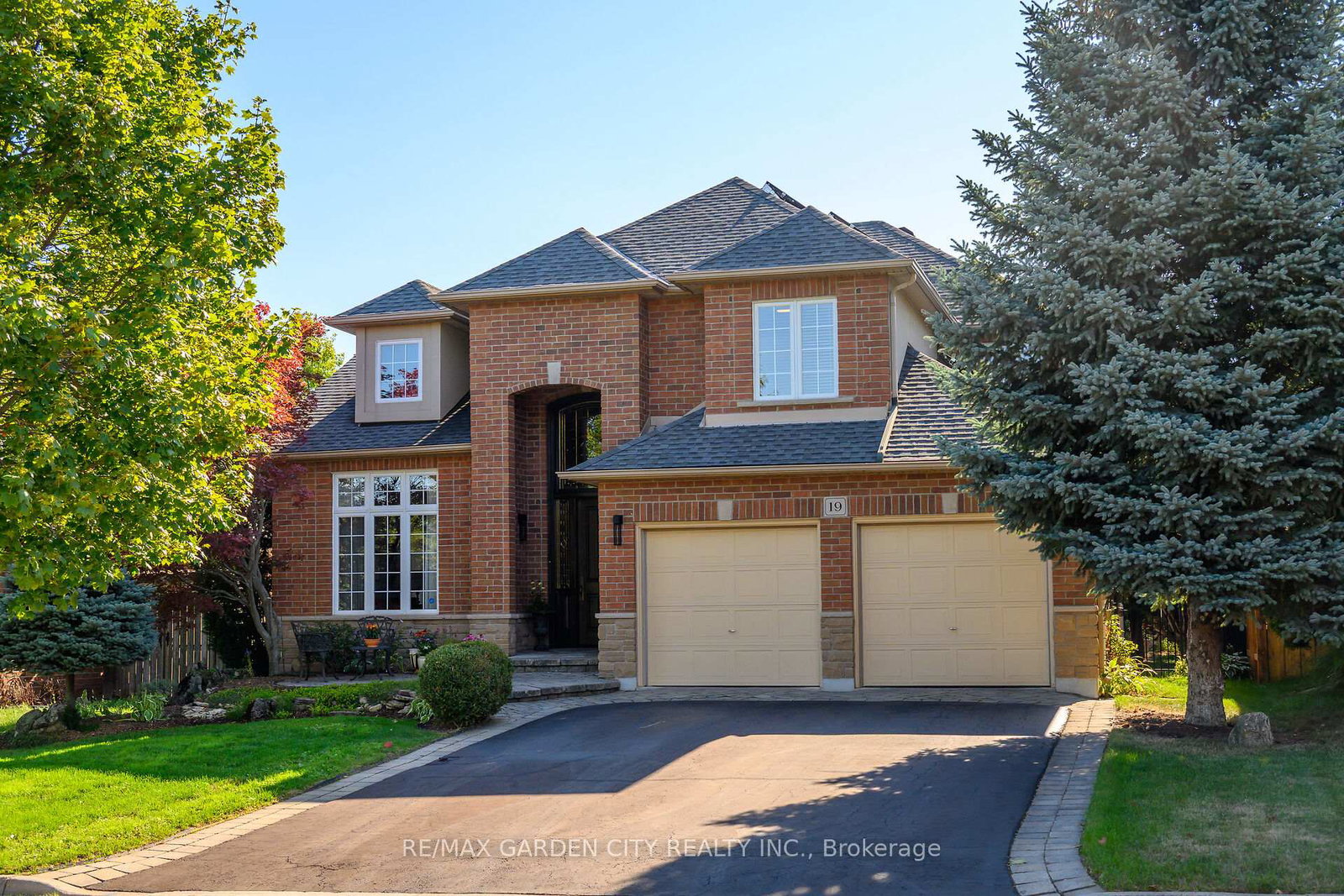 19-golf-woods-drive-grimsby-ontario-x12384845
