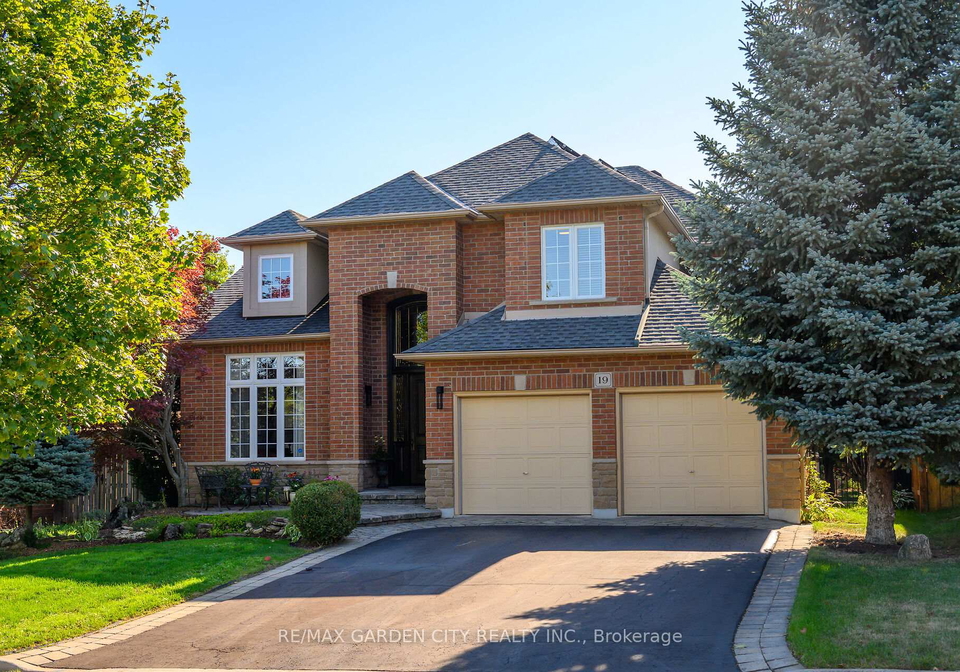 19-golf-woods-drive-grimsby-ontario-x12384845