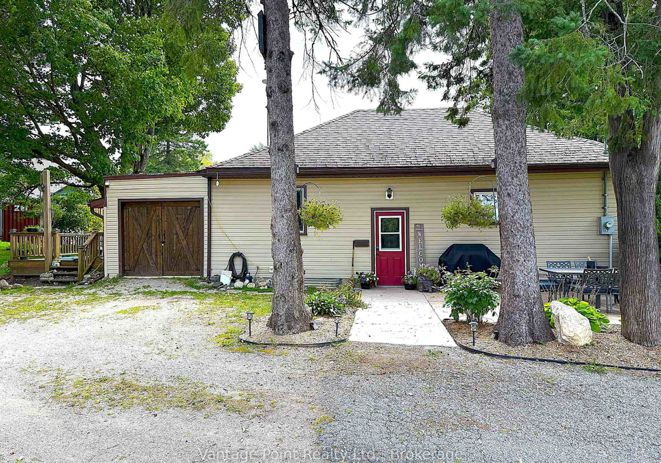 777007-10-highway-chatsworth-ontario-x12385035