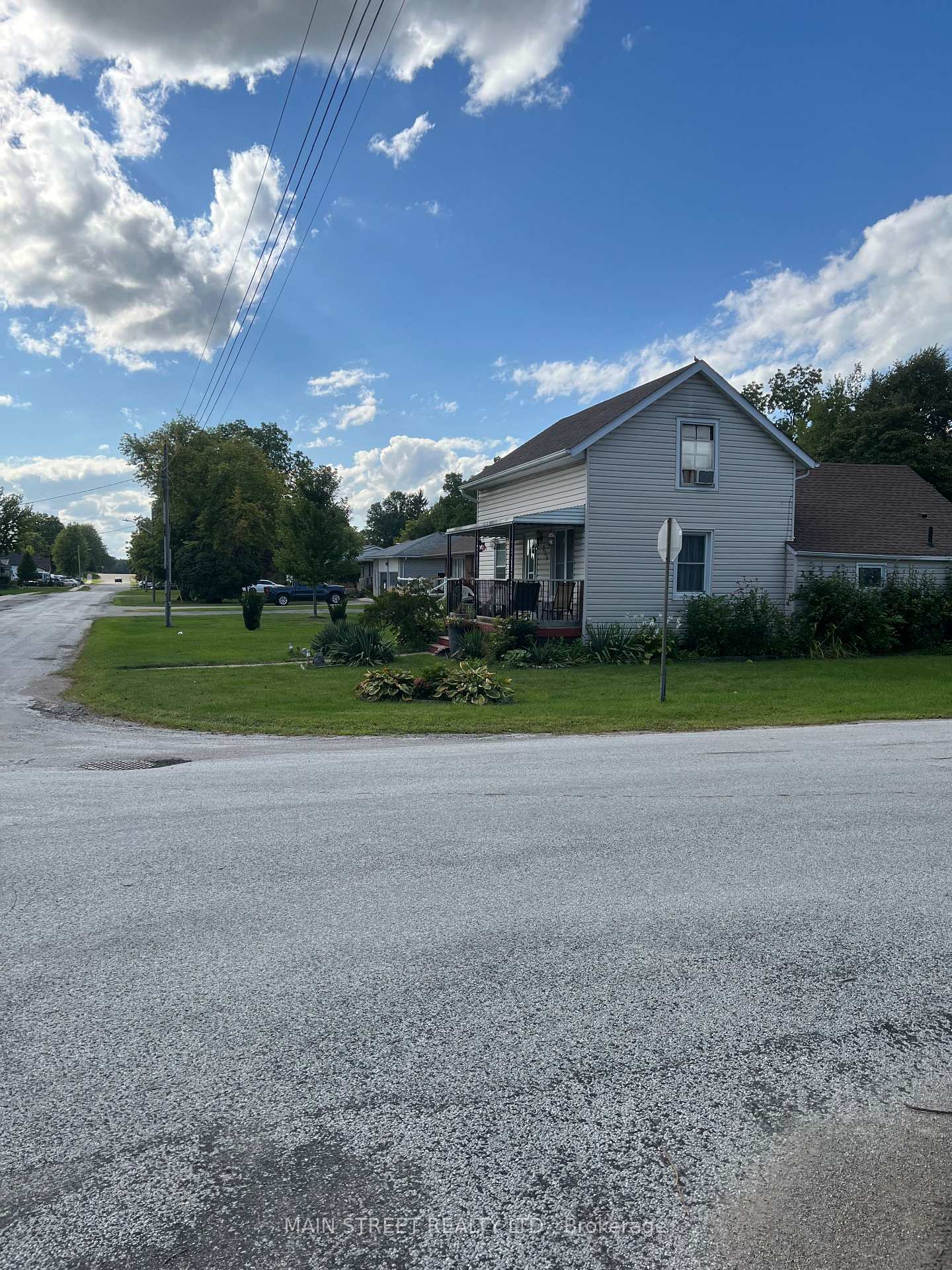 523-s-sarnia-street-s-plympton-wyoming-ontario-x12386486