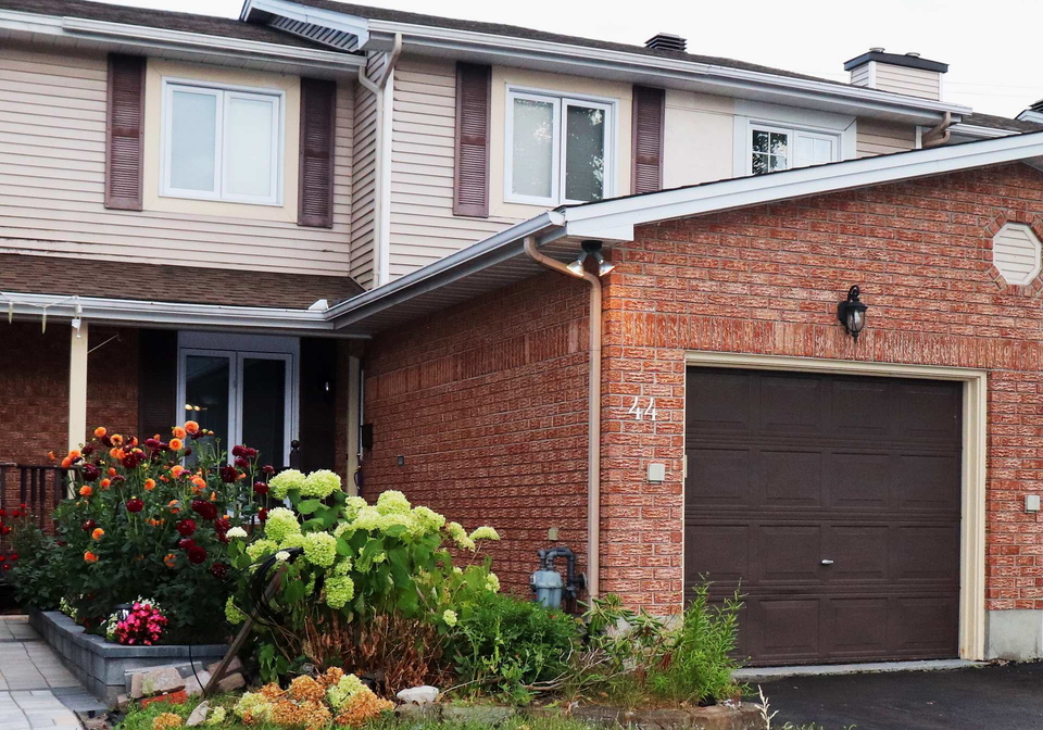 44-burlington-crescent-ottawa-ontario-x12386637