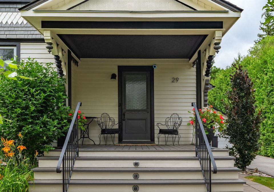 29-queen-street-prince-edward-county-ontario-x12387622
