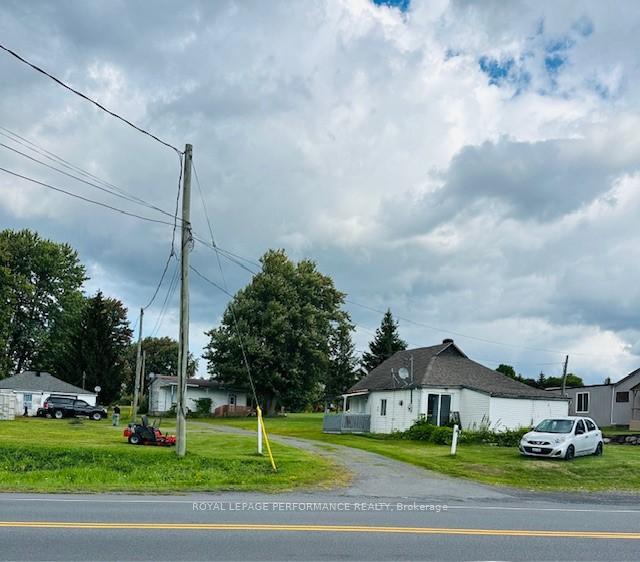 18787-county-road-2-south-glengarry-ontario-x12389346