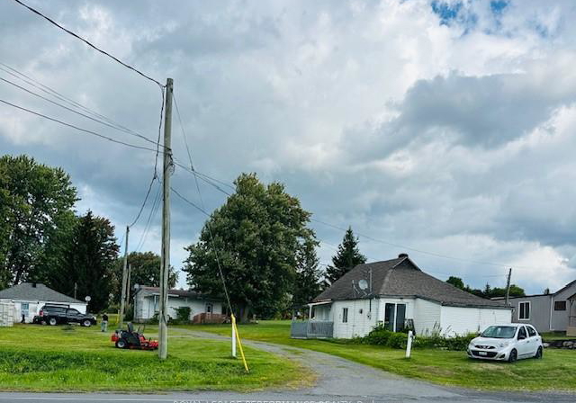 18787-county-road-2-south-glengarry-ontario-x12389346