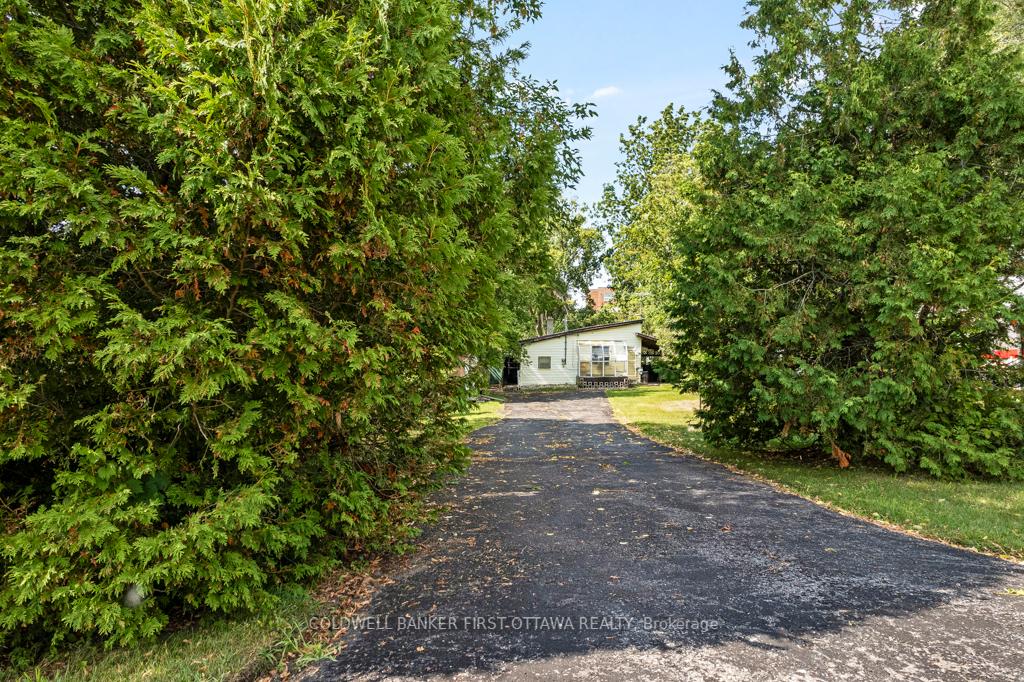 16-jones-street-smiths-falls-ontario-x12390481