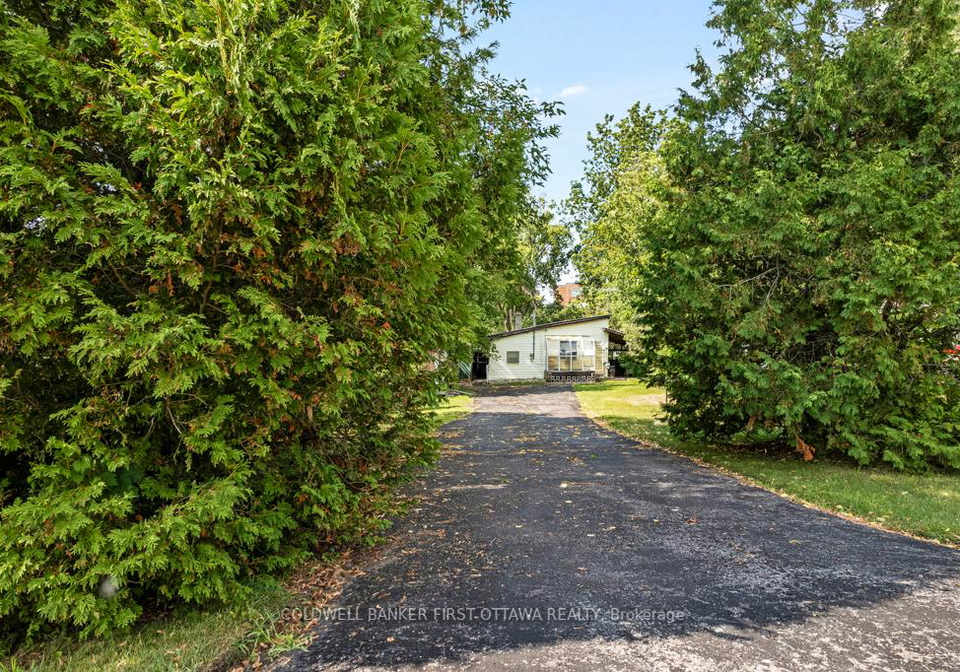 16-jones-street-smiths-falls-ontario-x12390481