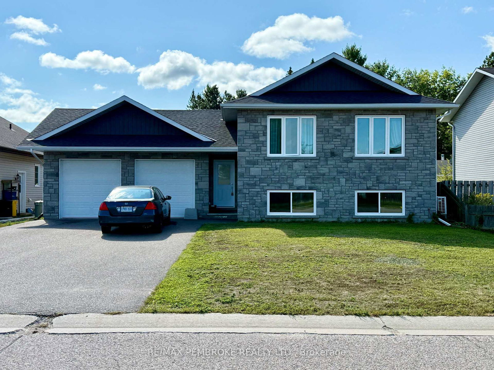 2063-sandstone-crescent-petawawa-ontario-x12390550