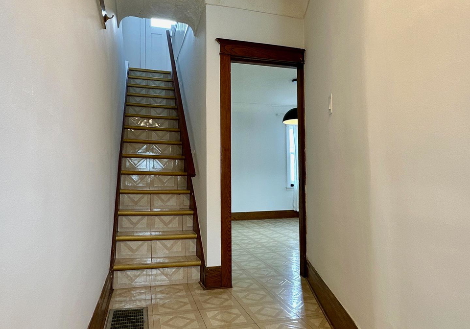 135-connaught-avenue-n-hamilton-ontario-x12391860