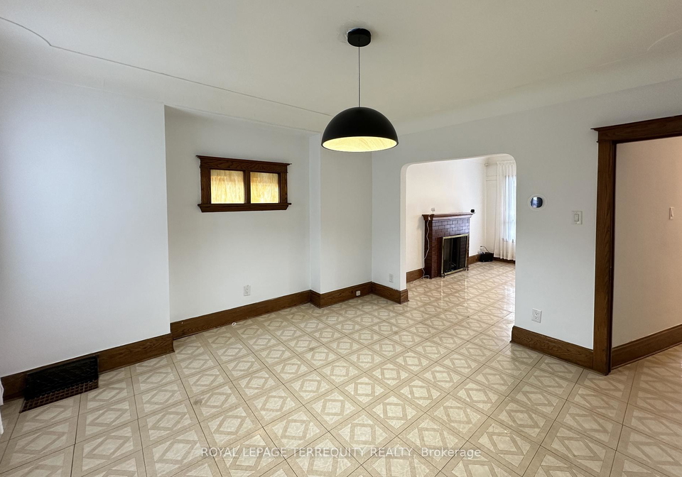 135-connaught-avenue-n-hamilton-ontario-x12391860