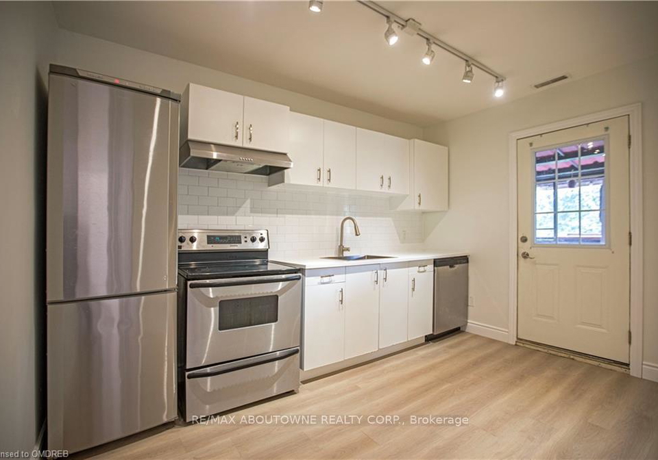 49-fairleigh-avenue-s-hamilton-ontario-x12392087