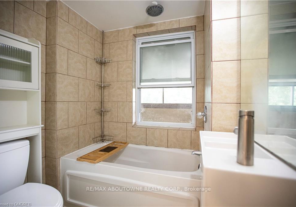49-fairleigh-avenue-s-hamilton-ontario-x12392087
