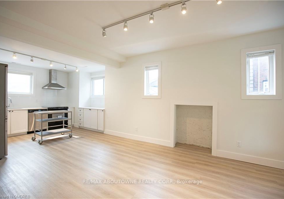 49-fairleigh-avenue-s-hamilton-ontario-x12392090