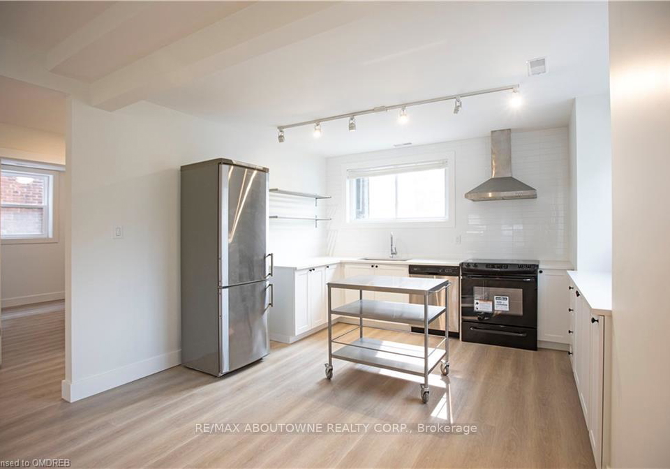 49-fairleigh-avenue-s-hamilton-ontario-x12392090