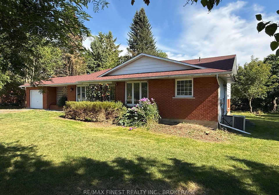 1712-creekside-drive-loyalist-ontario-x12392396