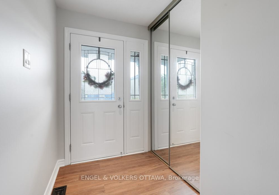 24-steel-street-ottawa-ontario-x12392786