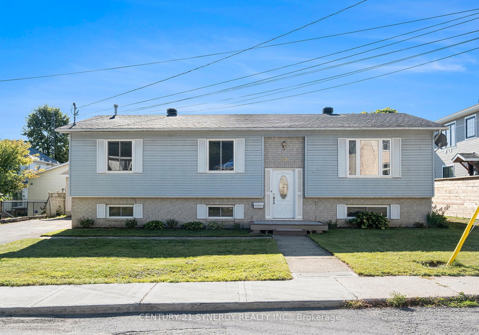24-elm-street-e-smiths-falls-ontario-x12392847