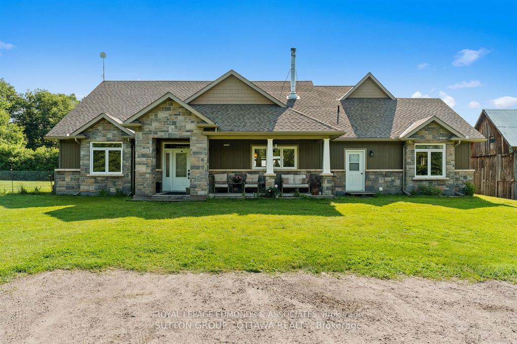 1448-woitio-station-road-laurentian-valley-ontario-x12393013