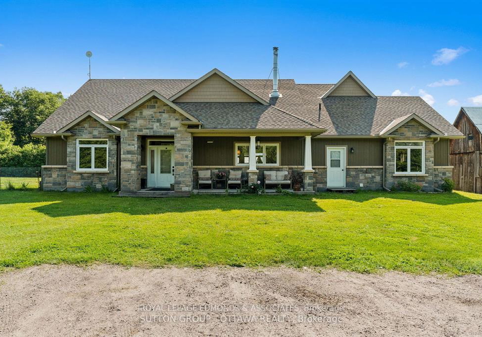 1448-woitio-station-road-laurentian-valley-ontario-x12393013