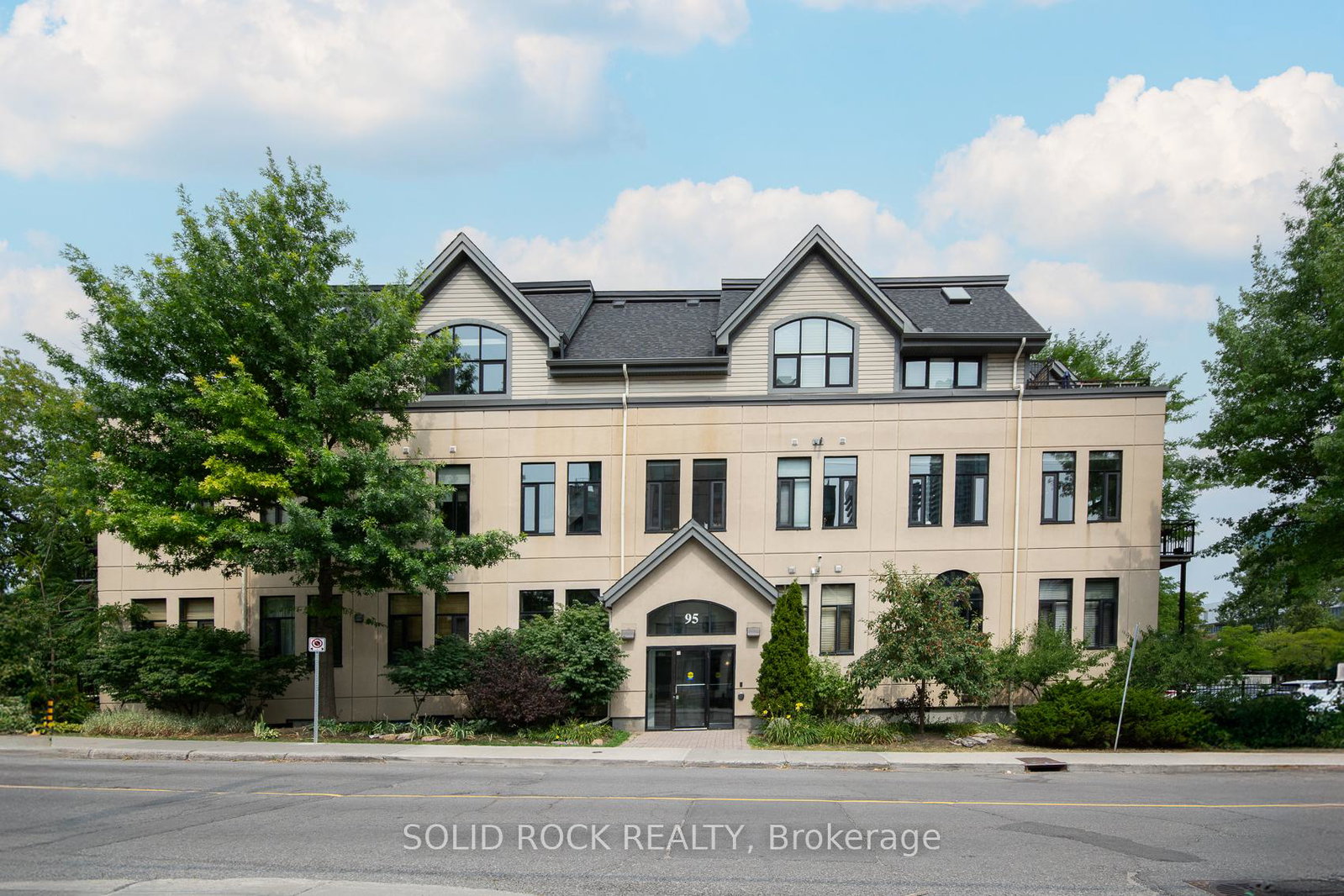 95-beech-street-ottawa-ontario-x12393498