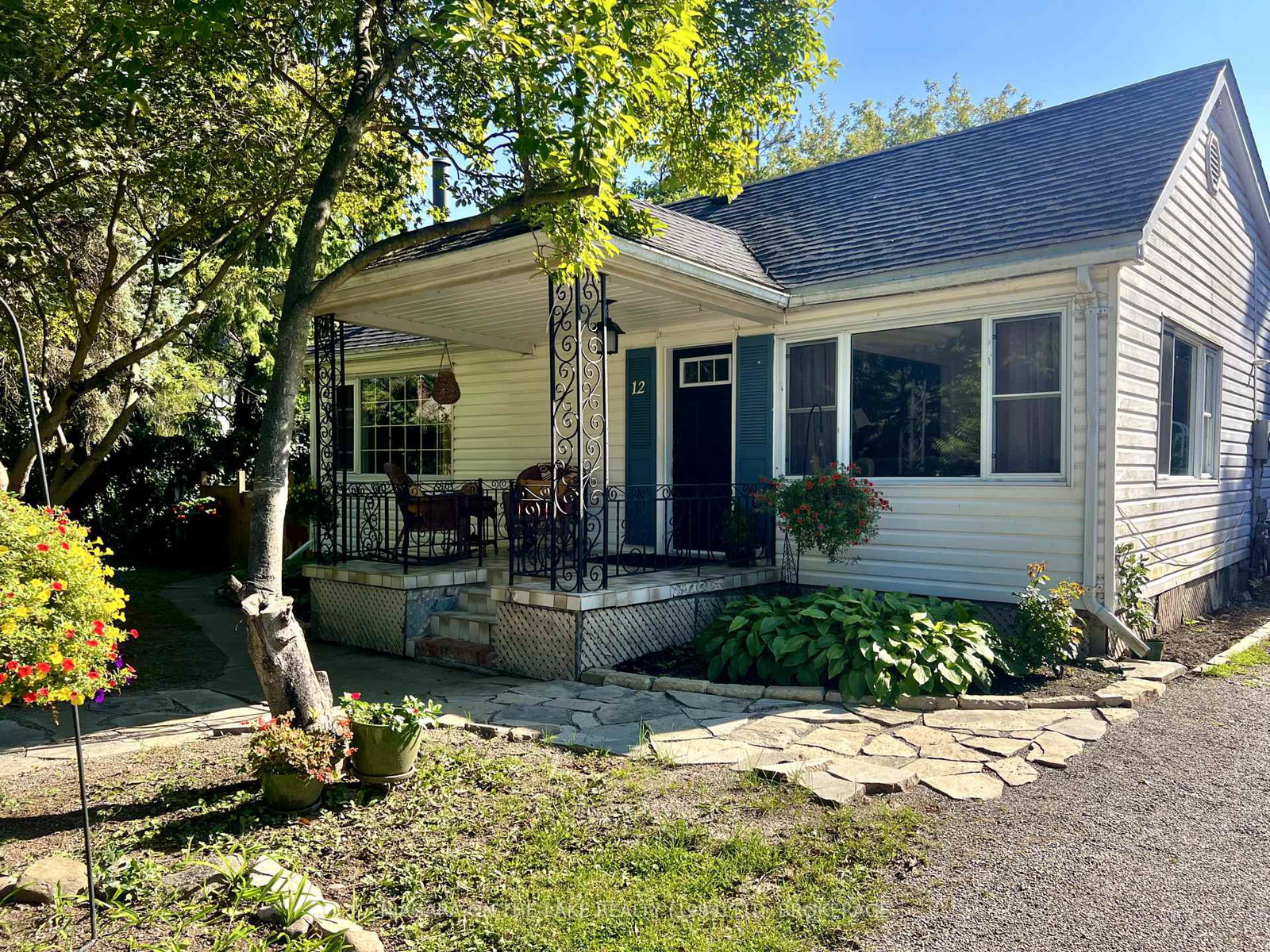 12-vincent-avenue-niagara-on-the-lake-ontario-x12393615
