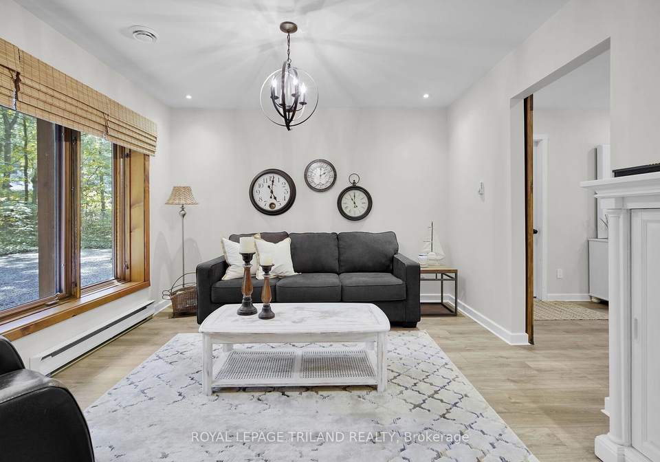 10087-beaver-dam-crescent-lambton-shores-ontario-x12396375