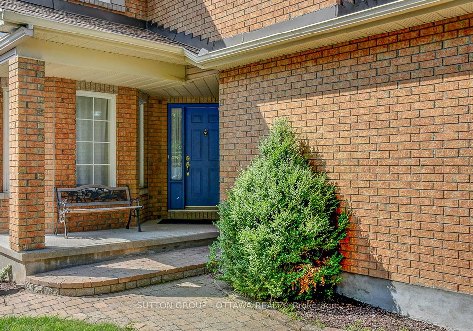 982-como-crescent-ottawa-ontario-x12397044