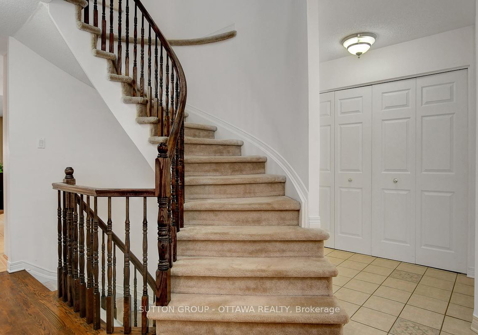 982-como-crescent-ottawa-ontario-x12397044