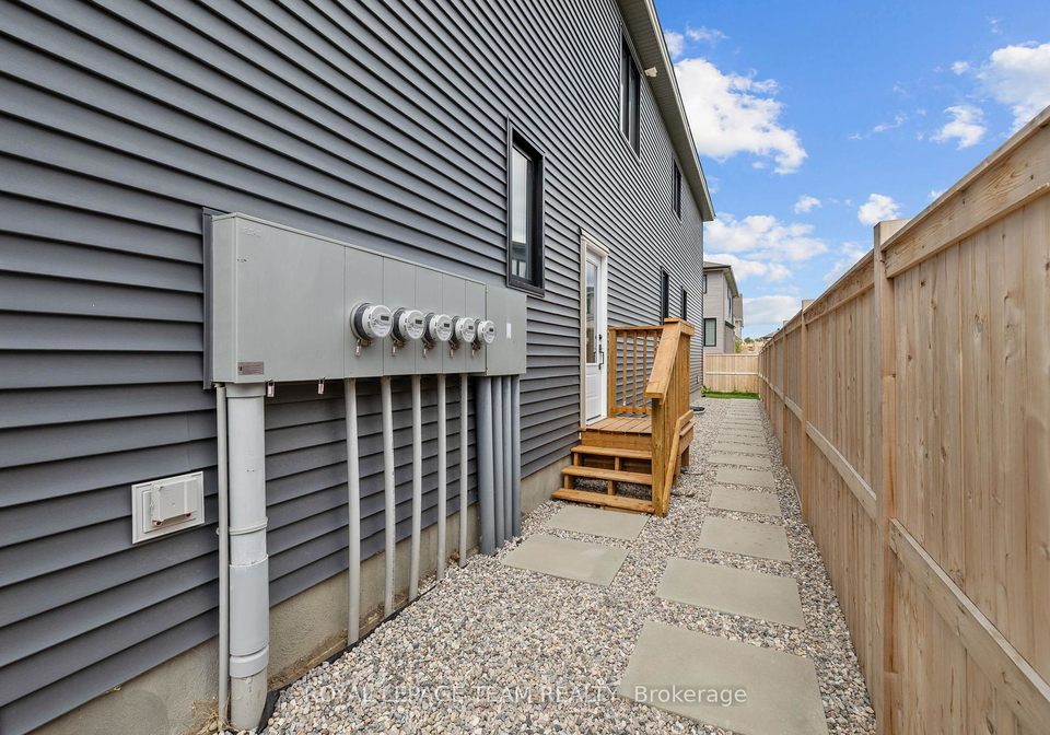 908-clarkia-street-ottawa-ontario-x12397998